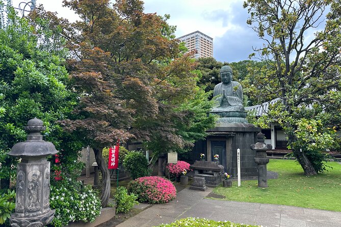 Tokyo : Yanaka and Nezu-Old Traditional Town Cultural Experience - Tennoji Temple: a calm pause with a bronze Buddha and garden views