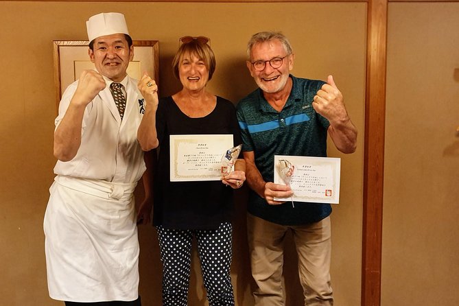 Tsukiji Fish Market Guided Tour and Sushi Making with Pro Chef - What the guide really adds in a market you cannot fully control