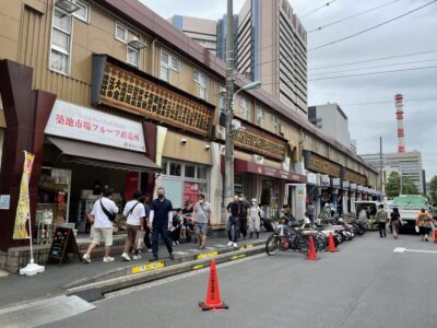 Tsukiji: Outer Market Walking Tour & Sake Tasting Experience