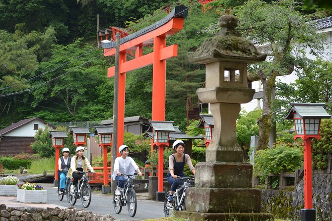 Tsuwano Cycling Tour with Local Guide - Stop-by-stop: Tonomachi Street to Yasaka Shrine