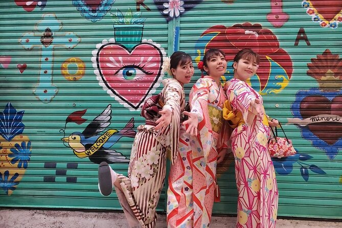Walking around town in a kimono, you can choose your favorite kimono from the traditional Okinawan costumes "Ryuso", "Kimono", "Yukata" 《Hairset & Lipstick & Kimono & Rental Fee》All Comic Book - Walking course in Naha: Kokusai Street, Shuri Castle, and sea-view backdrops