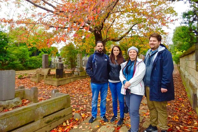 Yanaka Walking Tour: Historic and Traditional District of Tokyo - Yanaka Cemetery: A Quiet City of Memory